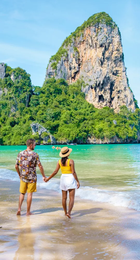 couples enjoying in havloc island